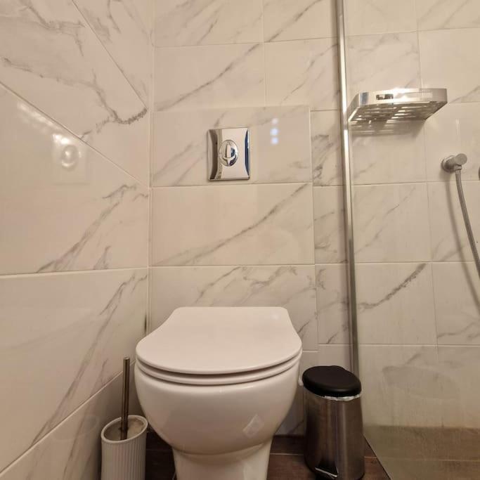 Chic Apt Near Acropolis - Avdi Square 雅典 外观 照片