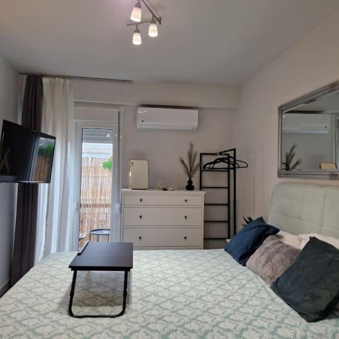 Chic Apt Near Acropolis - Avdi Square 雅典 外观 照片